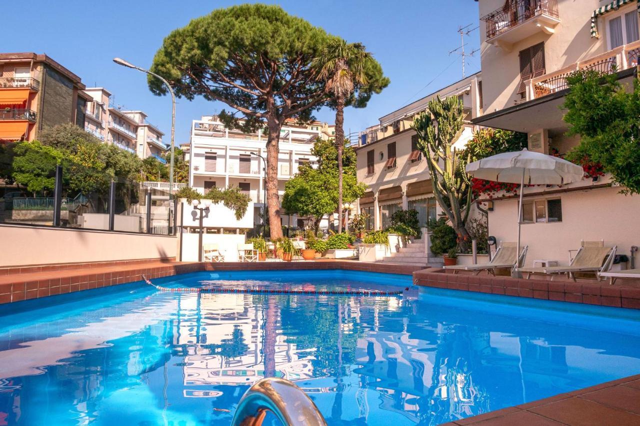 Coccodrillo Hotel & Apartments Varazze Exteriör bild