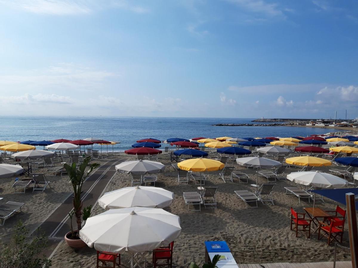 Coccodrillo Hotel & Apartments Varazze Exteriör bild